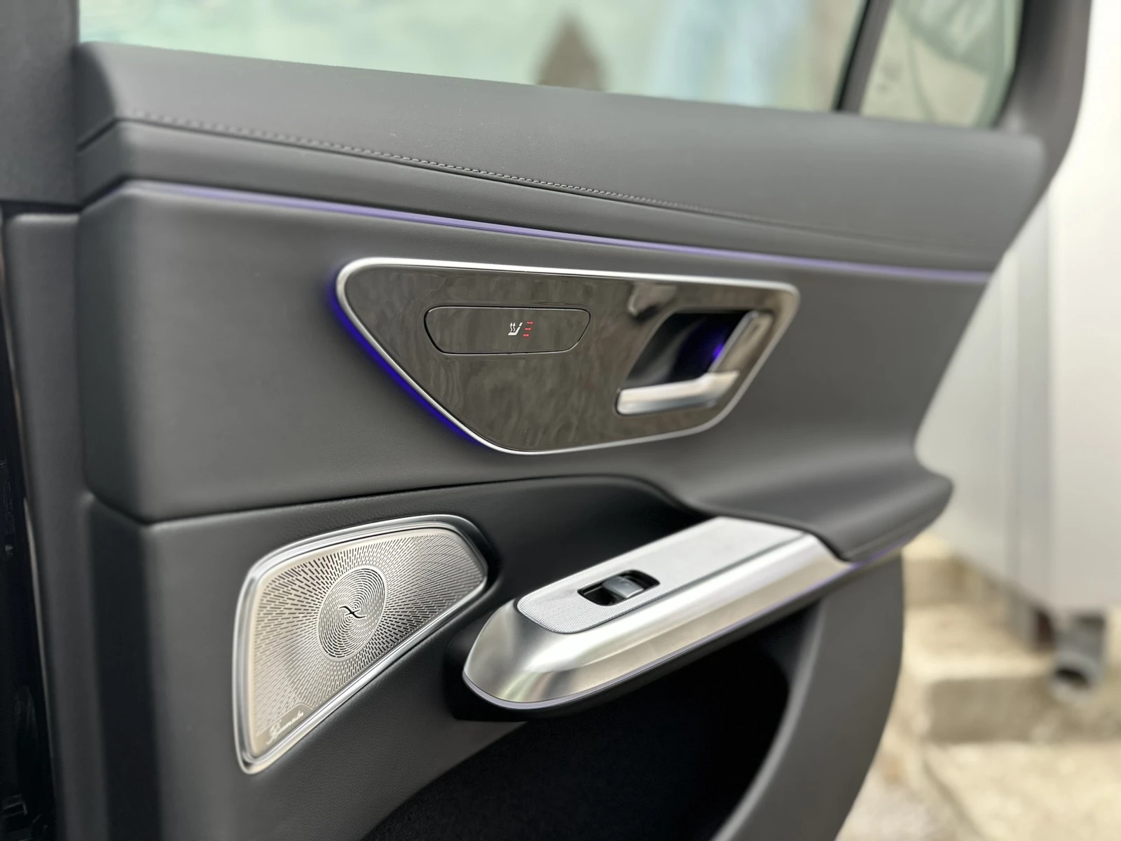 Mercedes-Benz E 300 DE / CAMERA / PANO / Burmester, снимка 12 - Автомобили и джипове - 55101849