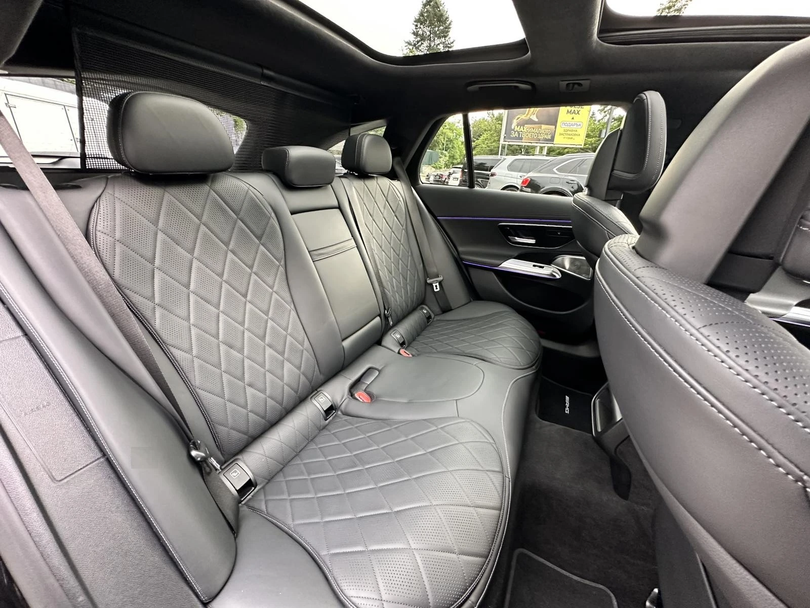 Mercedes-Benz E 300 DE / CAMERA / PANO / Burmester, снимка 16 - Автомобили и джипове - 55101849