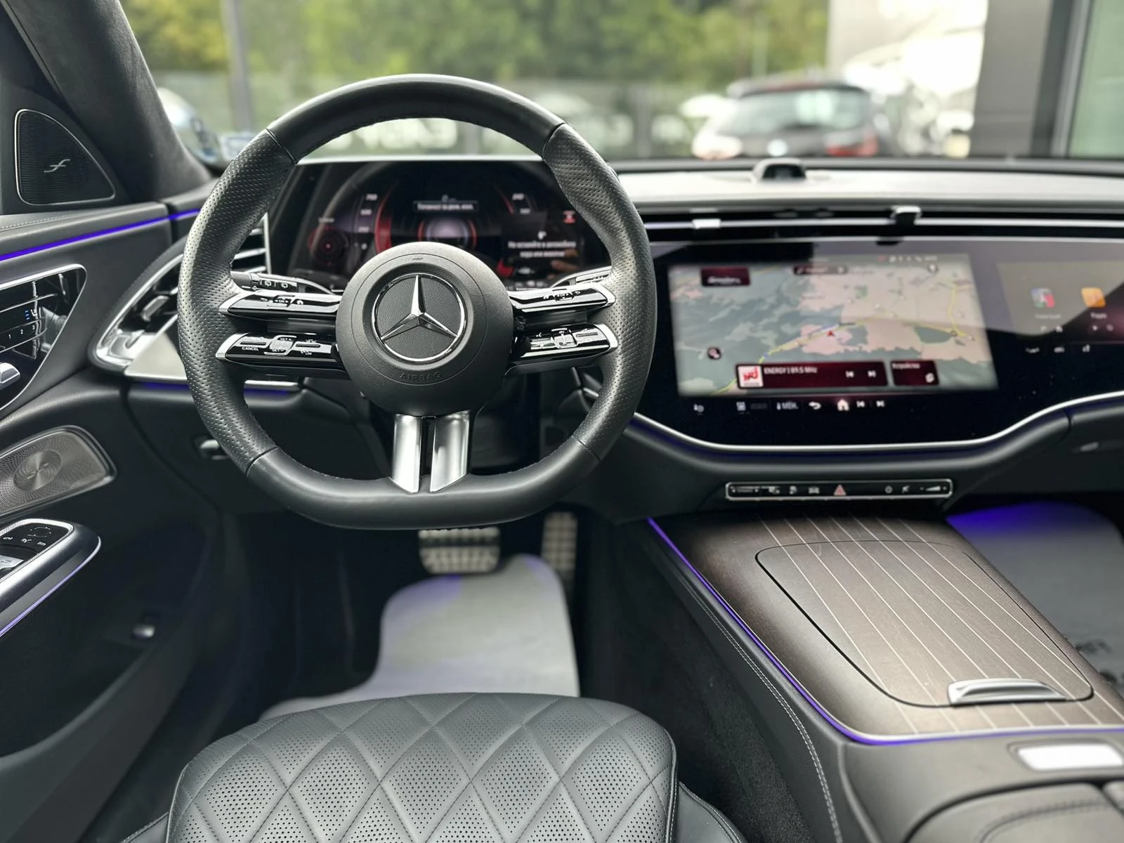Mercedes-Benz E 300 DE / CAMERA / PANO / Burmester, снимка 6 - Автомобили и джипове - 55101849