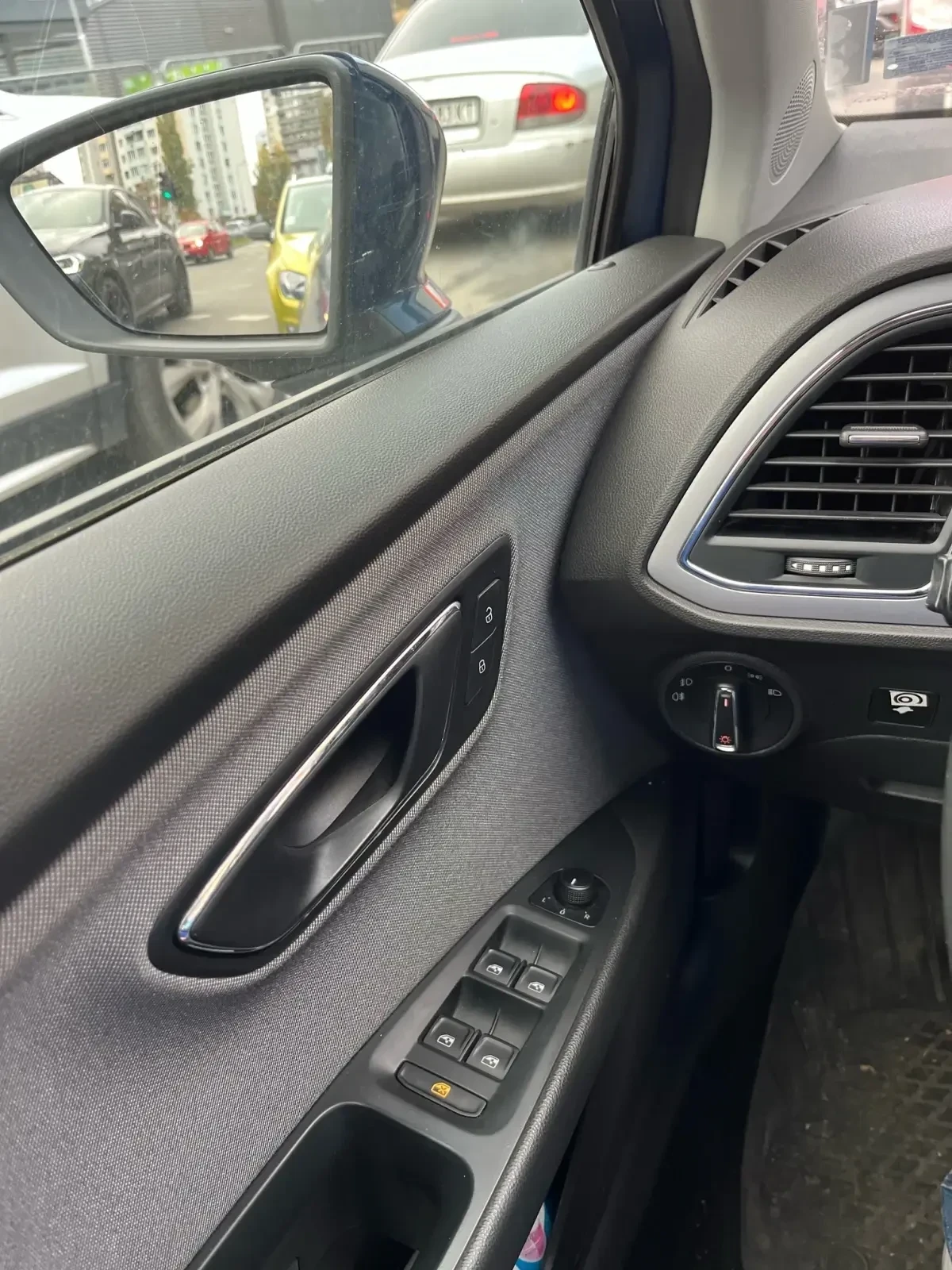 Seat Leon 1.6 TDI, 115 кс, Full LED, снимка 14 - Автомобили и джипове - 55379637