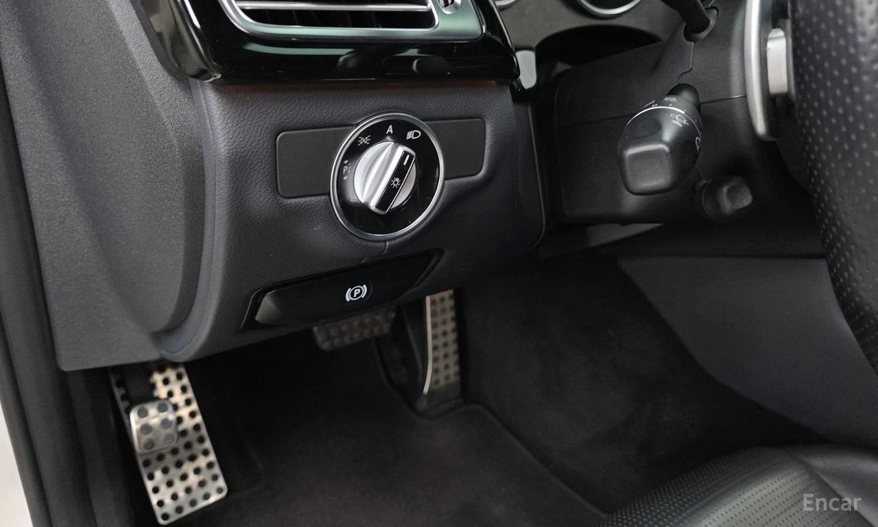 Mercedes-Benz CLS 63 AMG HARMON* KARDON* ДИСТРОНИК* ОБДУХВАНЕ* МАСАЖ* 360КА, снимка 6 - Автомобили и джипове - 55586937