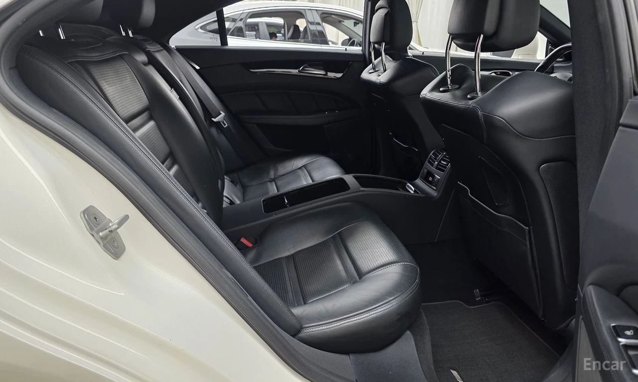 Mercedes-Benz CLS 63 AMG HARMON* KARDON* ДИСТРОНИК* ОБДУХВАНЕ* МАСАЖ* 360КА, снимка 15 - Автомобили и джипове - 55586937