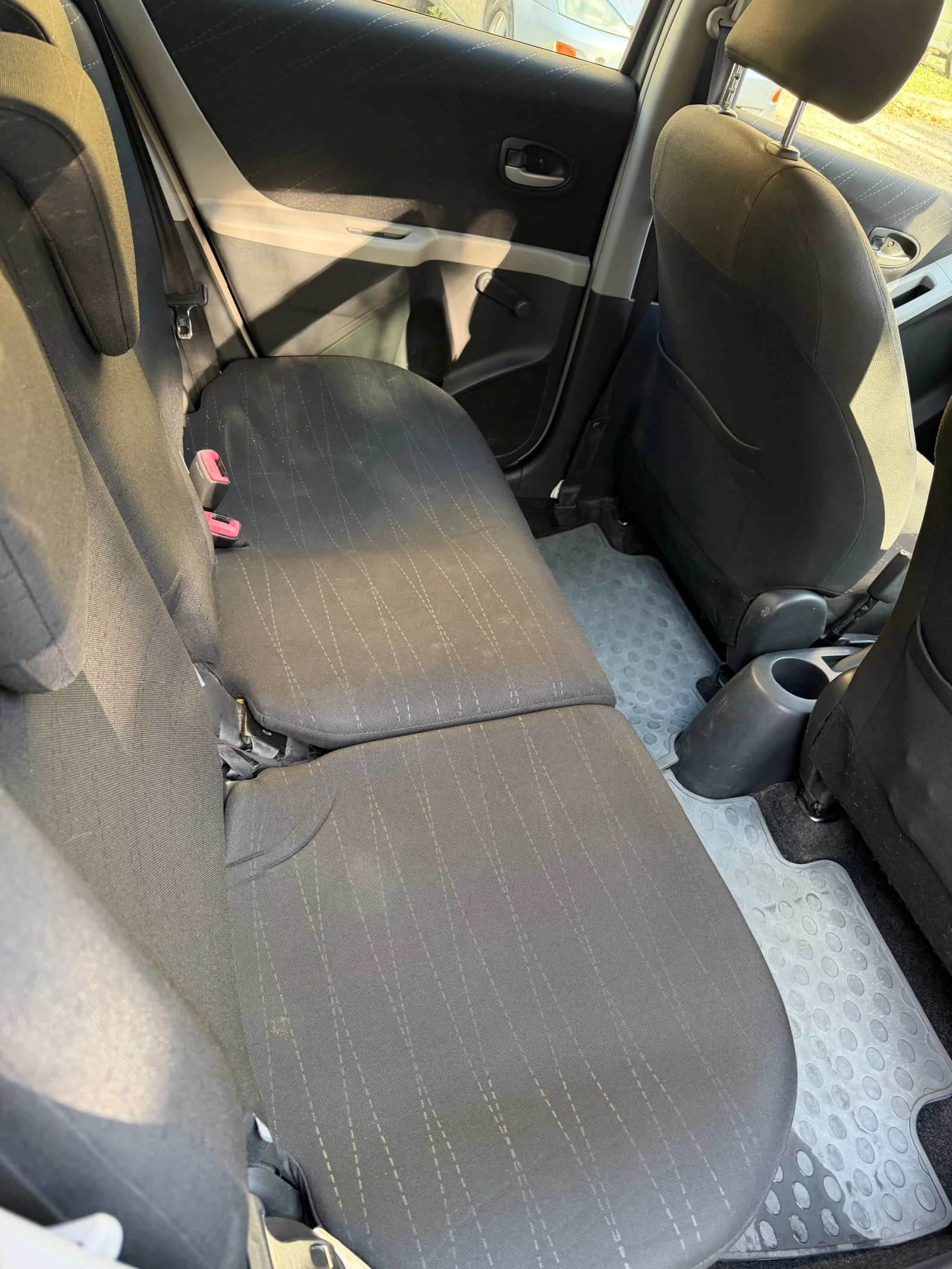 Toyota Yaris, снимка 6 - Автомобили и джипове - 55864470