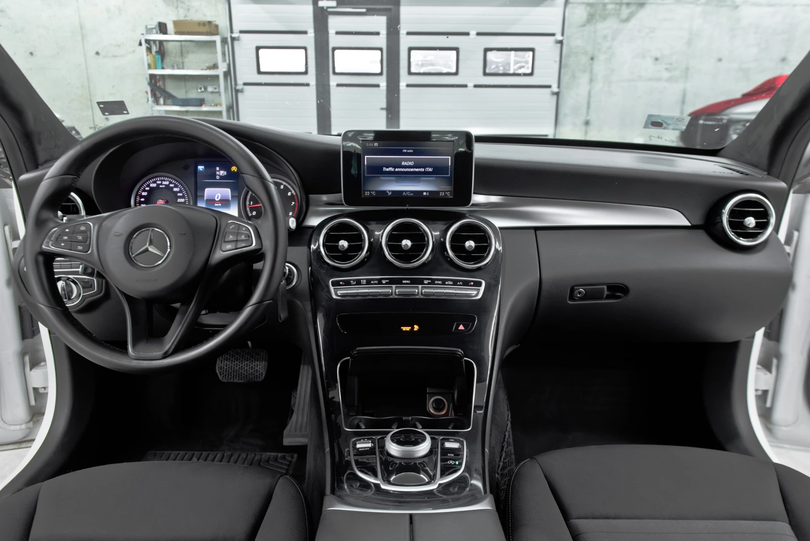 Mercedes-Benz C 180 AMG Line, снимка 10 - Автомобили и джипове - 56196586