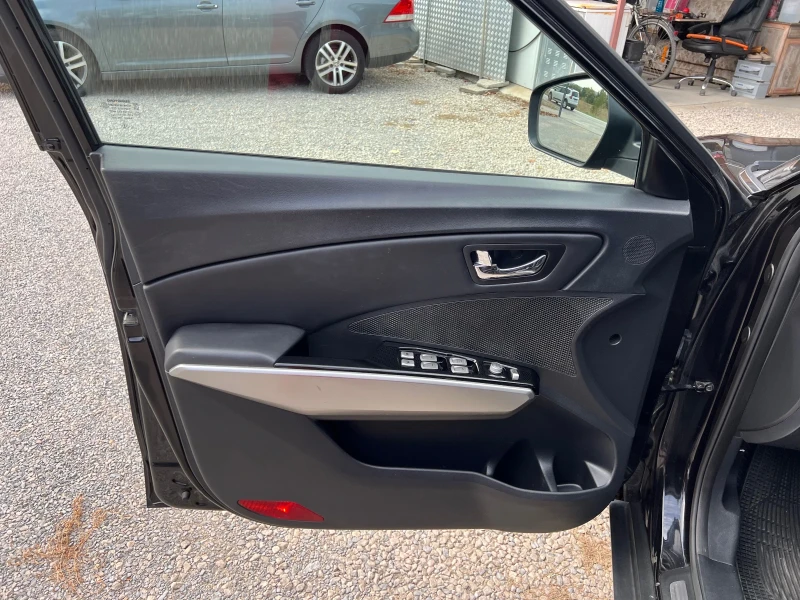 SsangYong Tivoli 1.6HDI, снимка 10 - Автомобили и джипове - 51888977