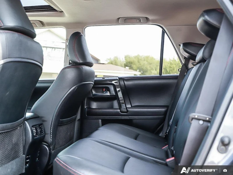 Toyota 4runner 4Runner TRD Pro 4WD* Шибидах* Камера* Подгрев* , снимка 14 - Автомобили и джипове - 52699605