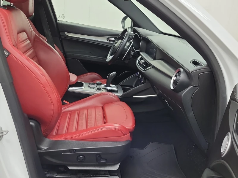 Alfa Romeo Stelvio VELOCE AWD 280кс * Възможност за Лизинг* , снимка 8 - Автомобили и джипове - 53480232