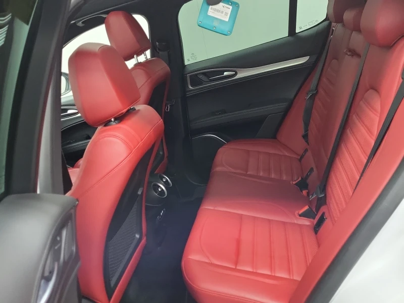 Alfa Romeo Stelvio VELOCE AWD 280кс * Възможност за Лизинг* , снимка 12 - Автомобили и джипове - 53480232