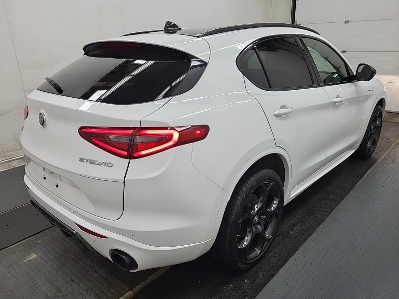 Alfa Romeo Stelvio VELOCE AWD 280кс * Възможност за Лизинг* , снимка 3 - Автомобили и джипове - 53480232