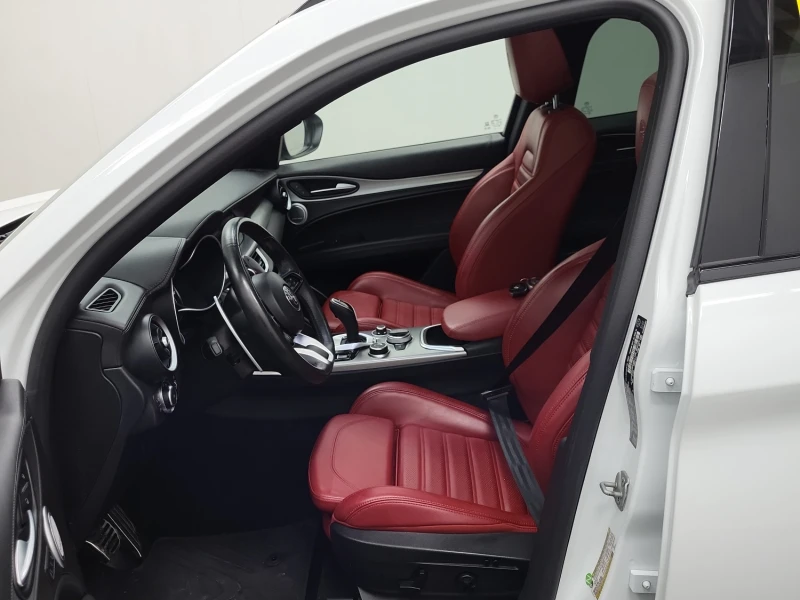 Alfa Romeo Stelvio VELOCE AWD 280кс * Възможност за Лизинг* , снимка 7 - Автомобили и джипове - 53480232
