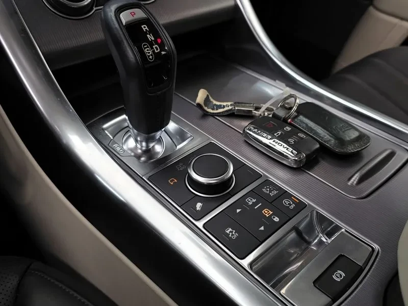Land Rover Range Rover Sport 3.0, снимка 9 - Автомобили и джипове - 54500046
