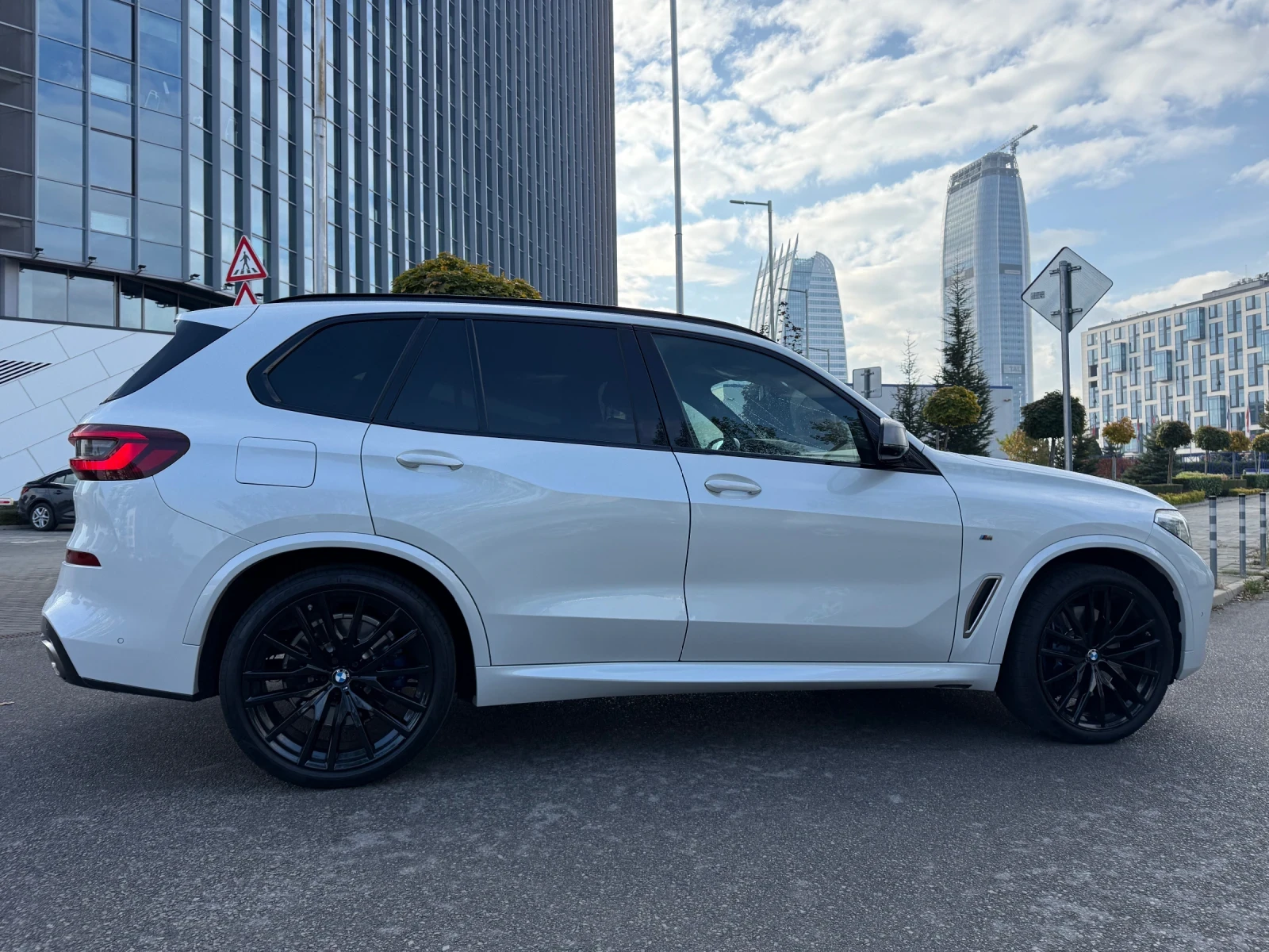 BMW X5 M50d - изображение 5