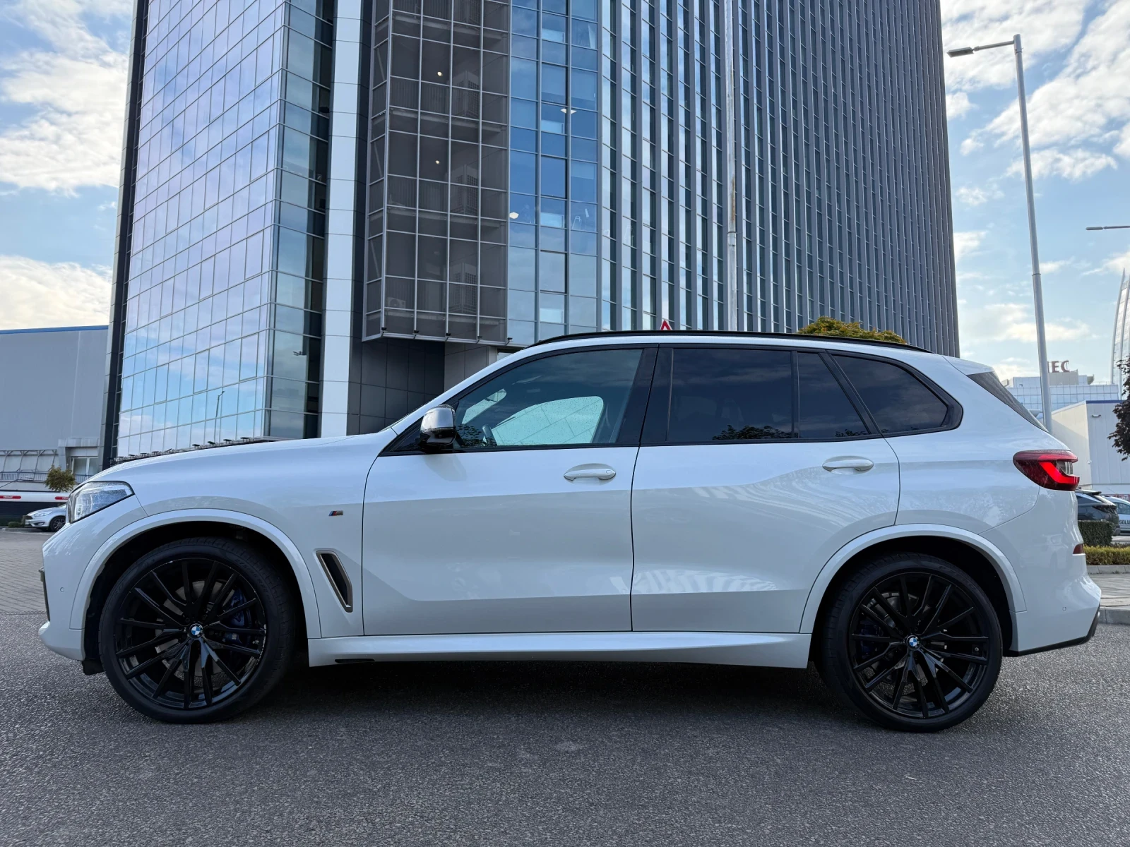 BMW X5 M50d - изображение 2