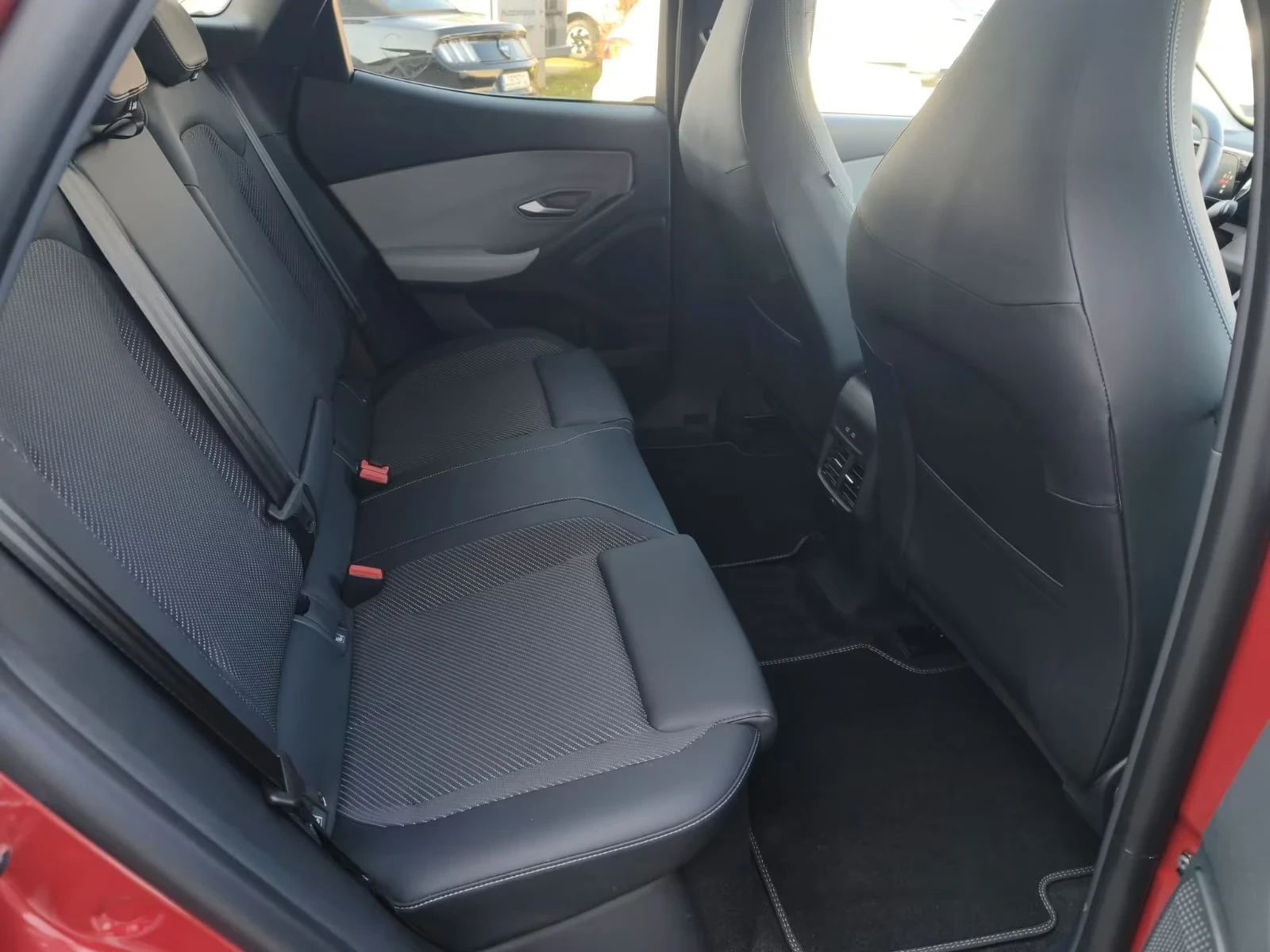 Ford Explorer 77kWh AWD 360 DISTRONIC Keyless Winter Package , снимка 12 - Автомобили и джипове - 54112058