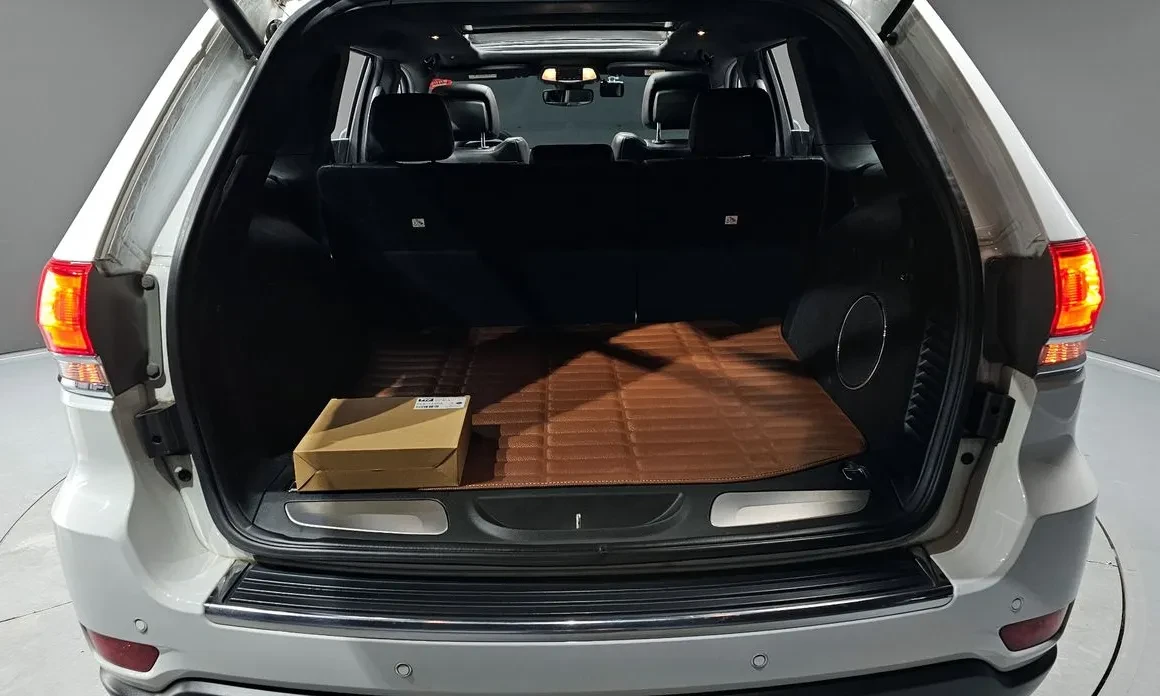 Jeep Grand Wagoneer, снимка 15 - Автомобили и джипове - 54858621