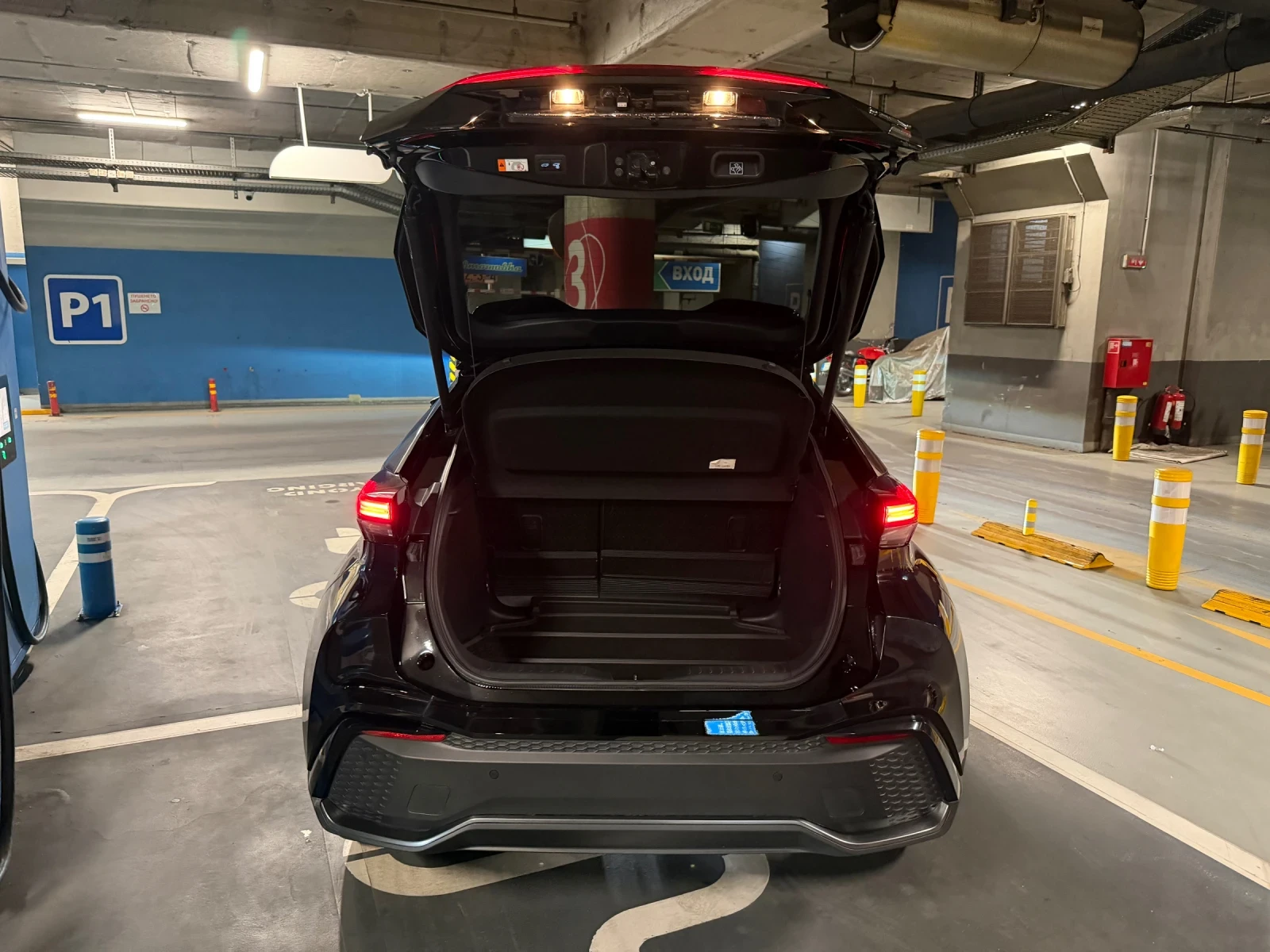 Toyota C-HR 2.0HEV/197HP/GR-SPORT/AWD/360/NAVI/CPLAY/ГАРАНЦИЯ/, снимка 17 - Автомобили и джипове - 55451222