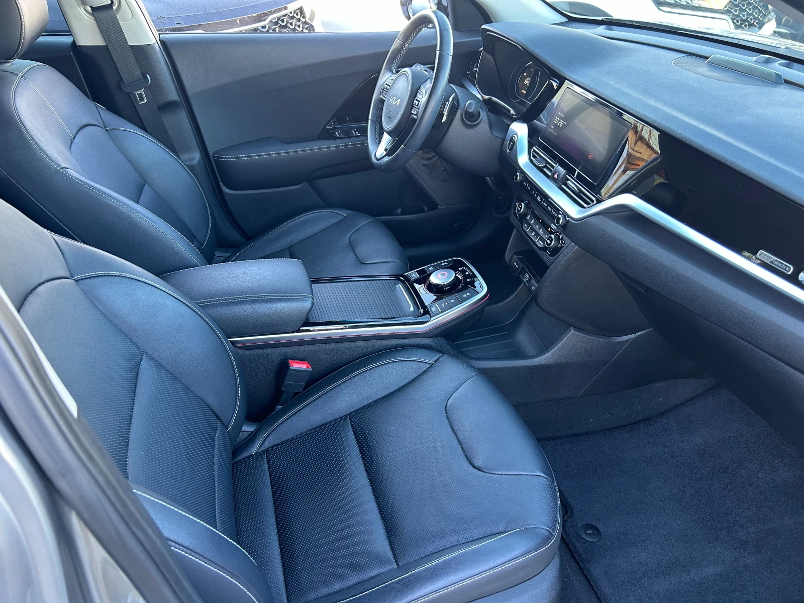 Kia Niro 64 kW, снимка 9 - Автомобили и джипове - 56368992
