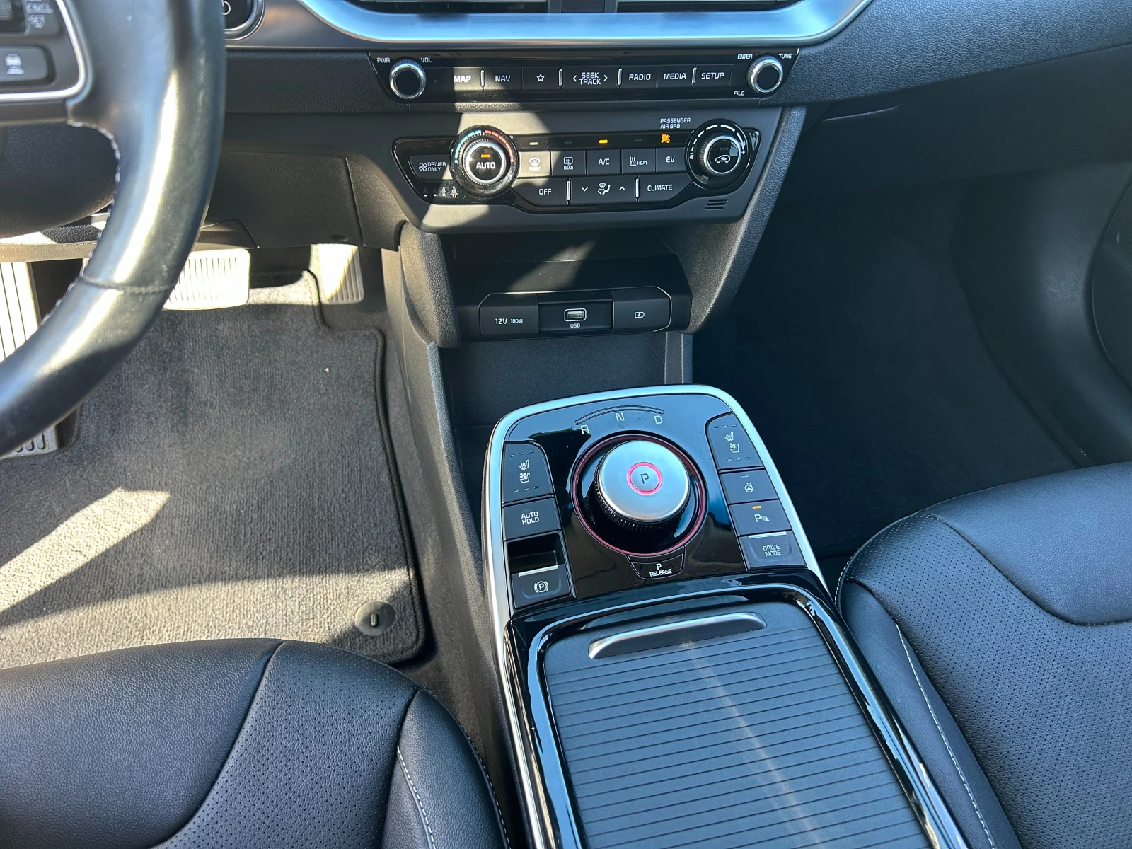 Kia Niro 64 kW, снимка 13 - Автомобили и джипове - 56368992