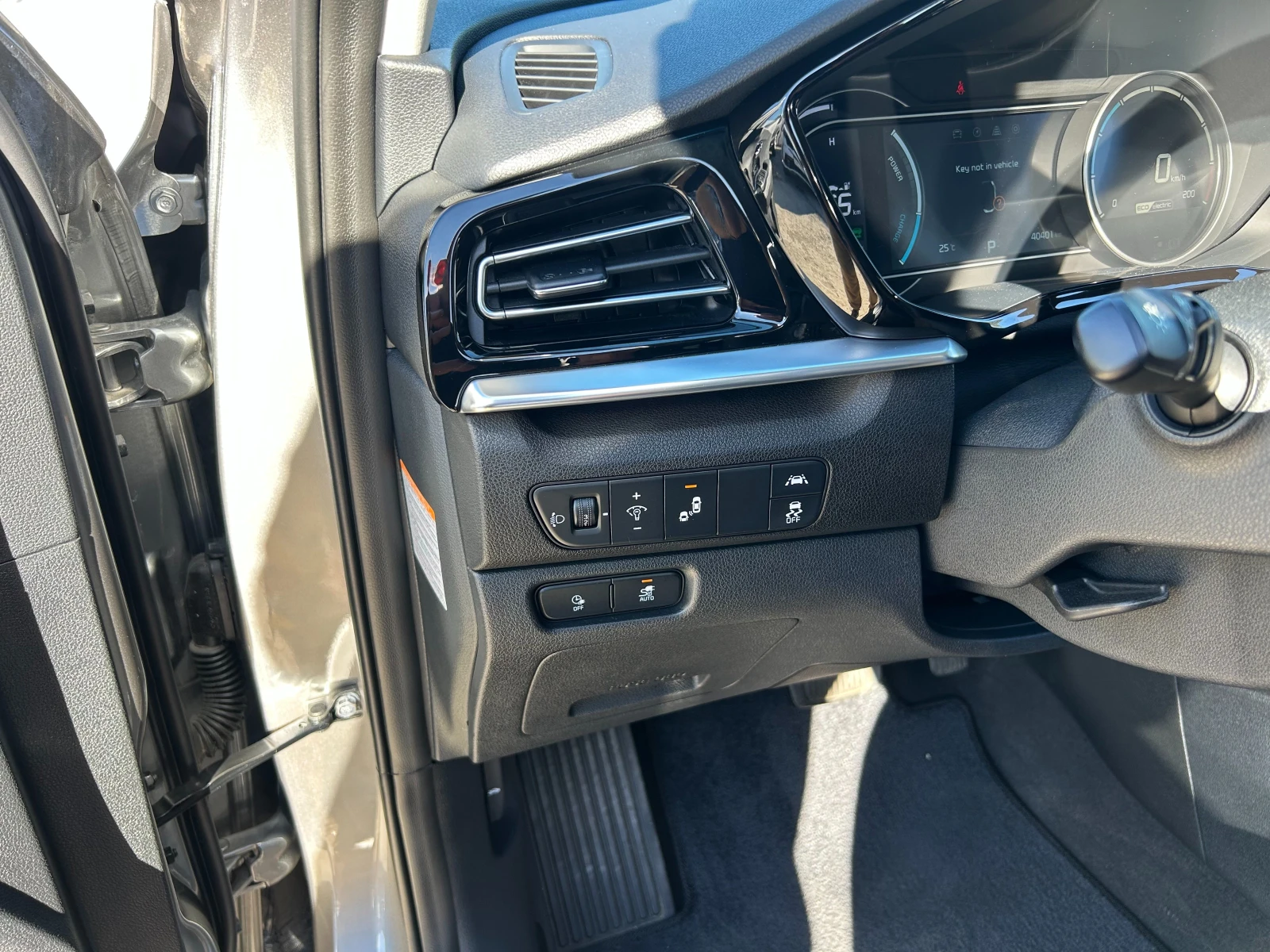 Kia Niro 64 kW, снимка 14 - Автомобили и джипове - 56368992
