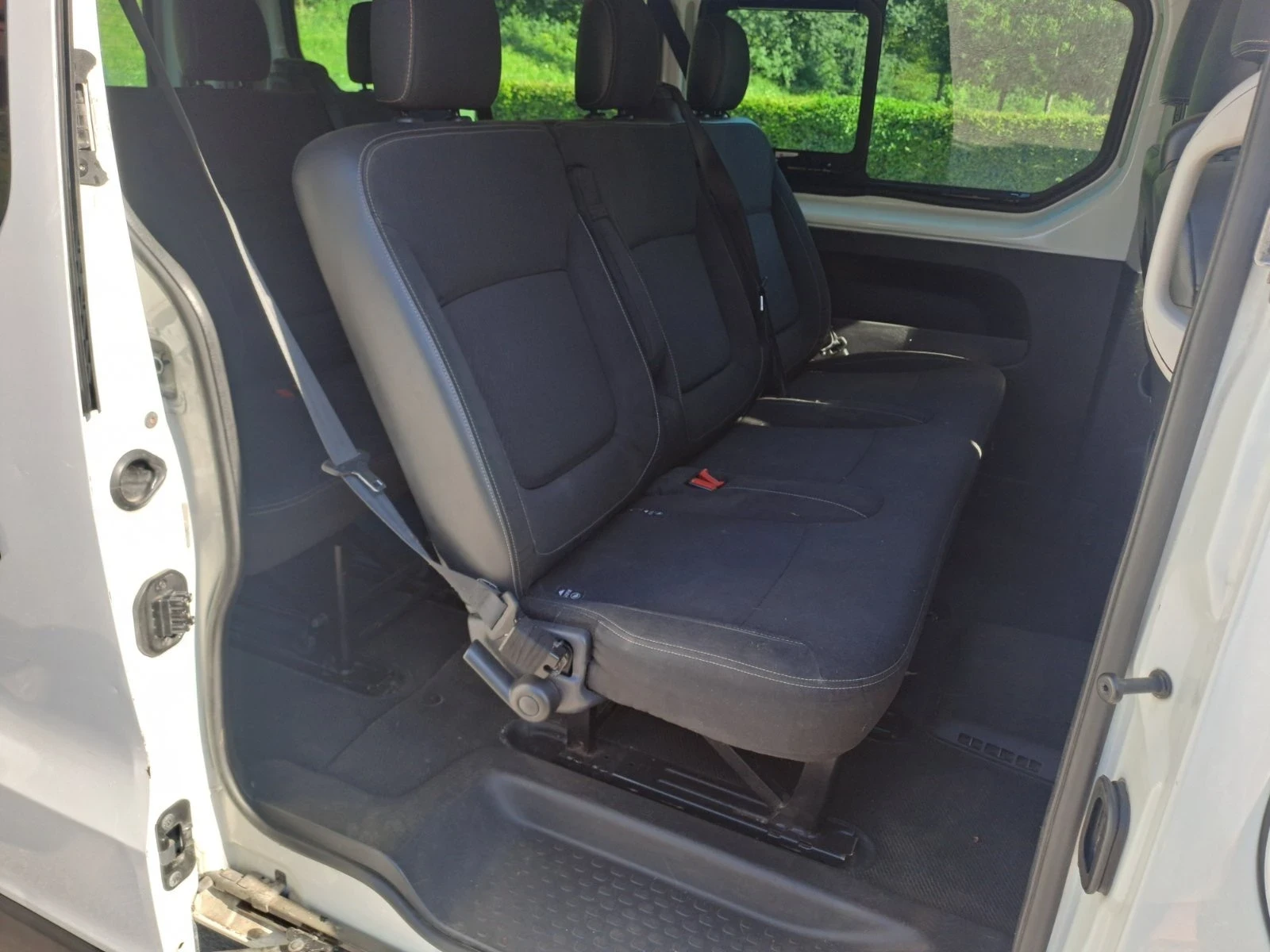 Renault Trafic 1.6DCI 8+ 1 Места КЛИМАТИК 125 кс, снимка 5 - Бусове и автобуси - 55159152