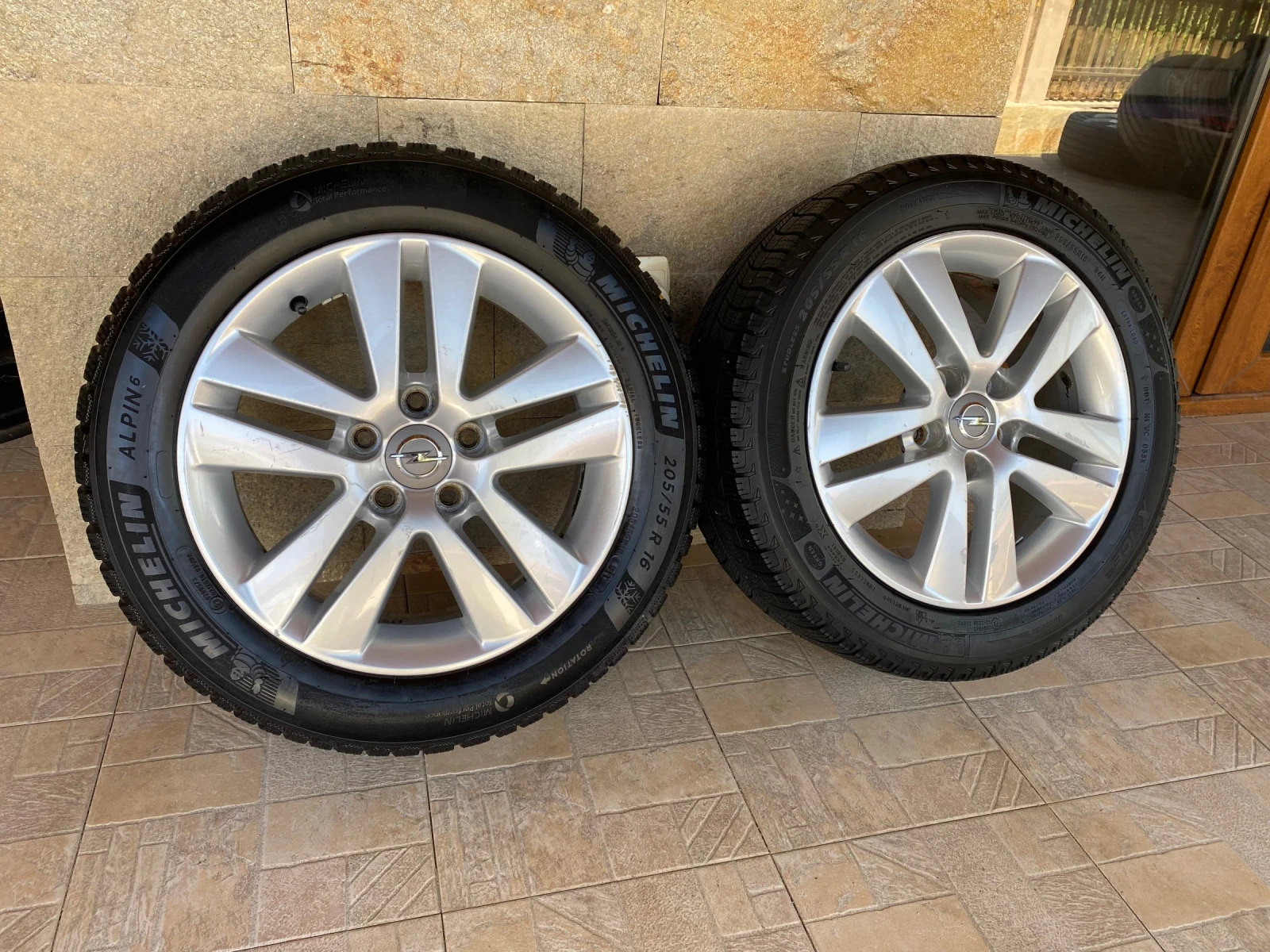 Гуми с джанти Michelin 205/55R16, снимка 6 - Гуми и джанти - 55587497
