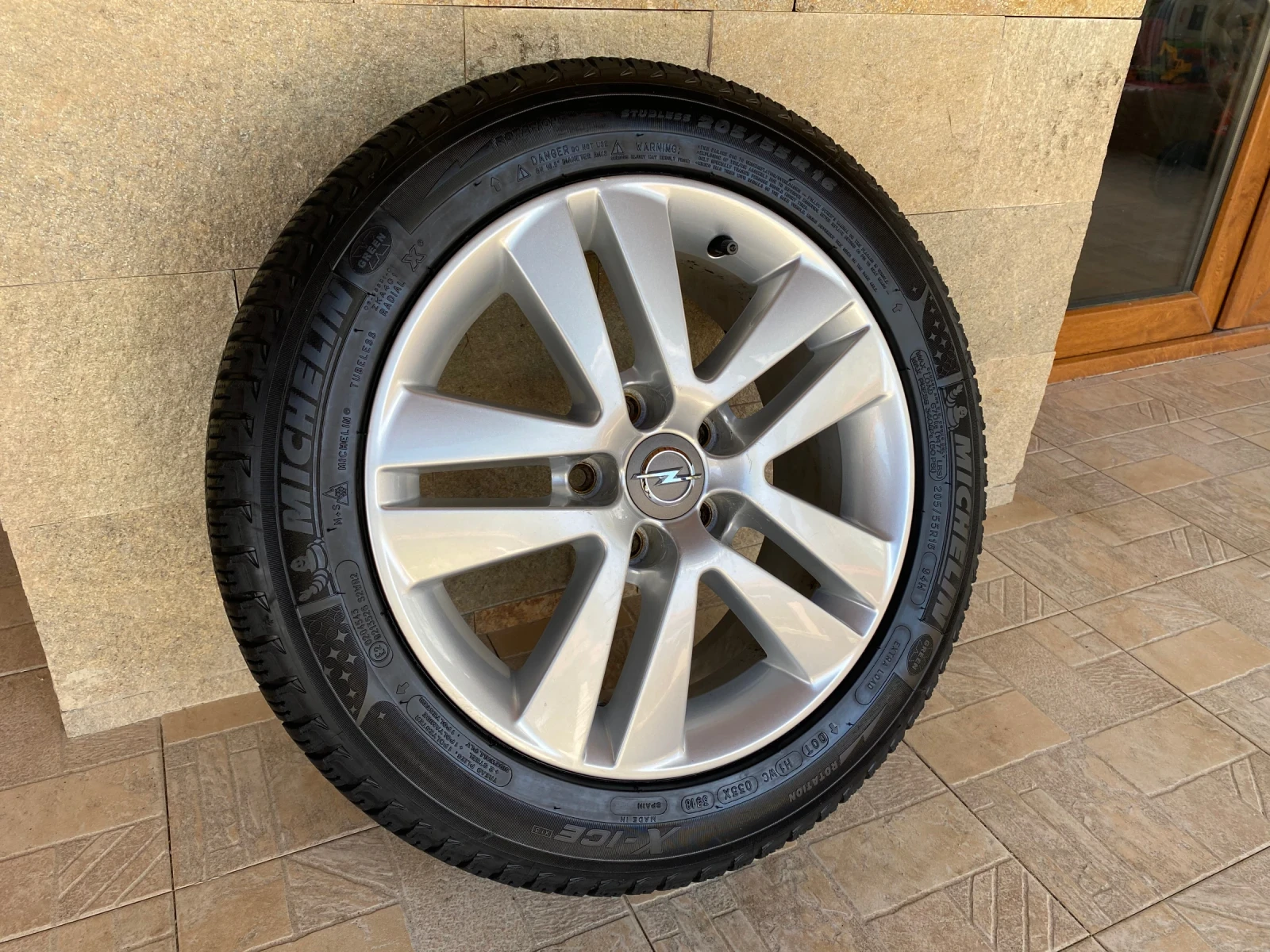 Гуми с джанти Michelin 205/55R16, снимка 3 - Гуми и джанти - 55587497