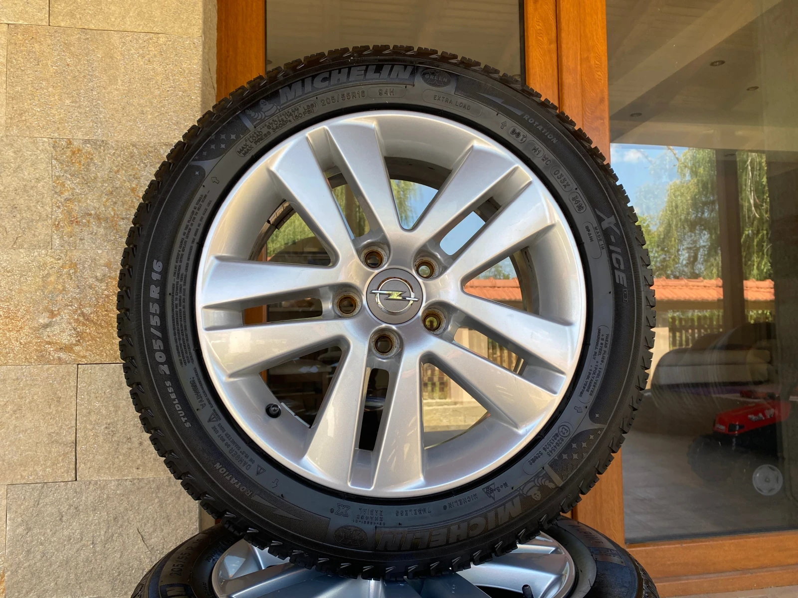 Гуми с джанти Michelin 205/55R16, снимка 2 - Гуми и джанти - 55587497