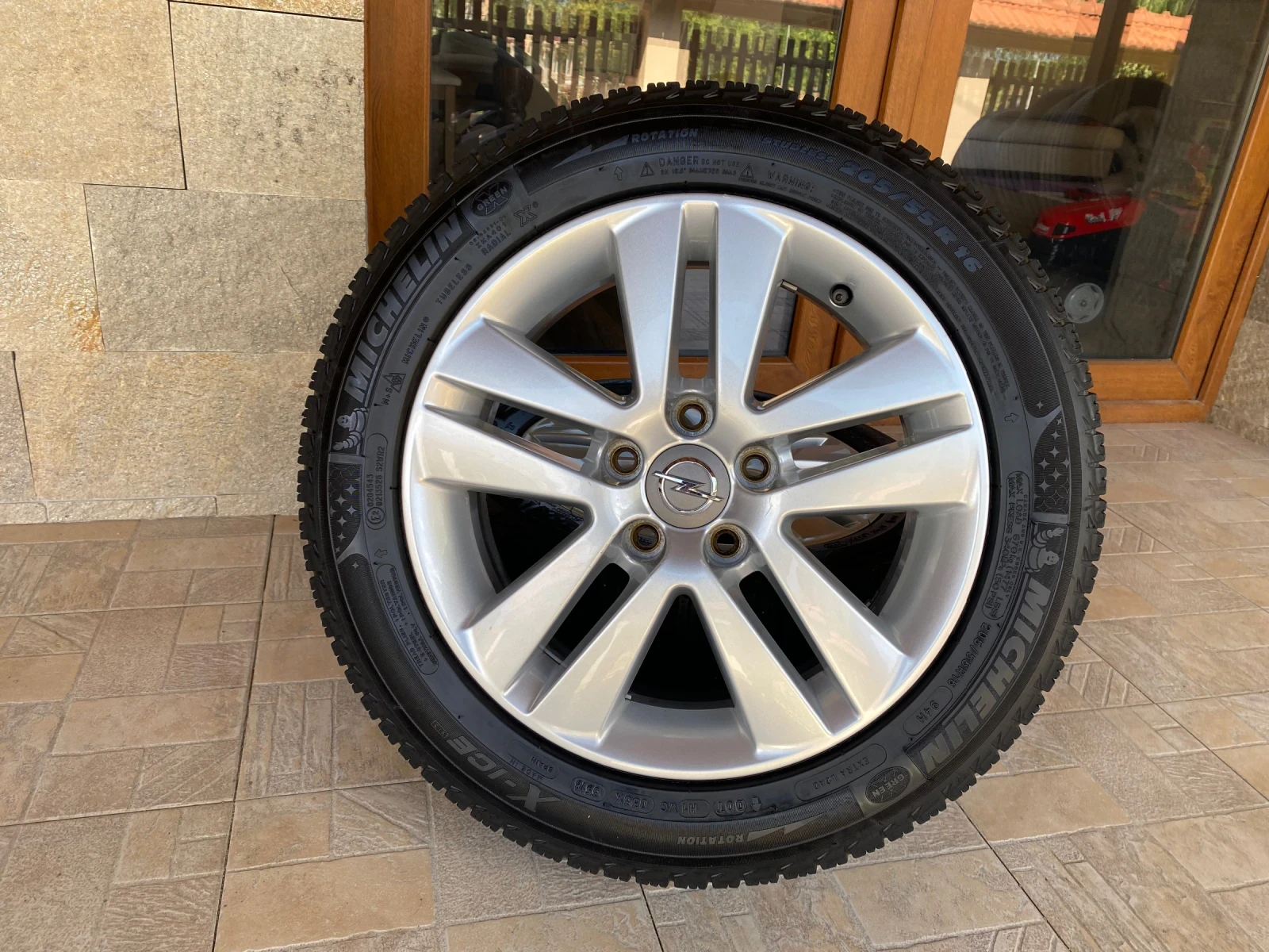 Гуми с джанти Michelin 205/55R16, снимка 7 - Гуми и джанти - 55587497