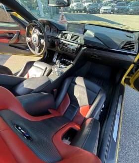 BMW M4 Heritage Edition interior, снимка 8