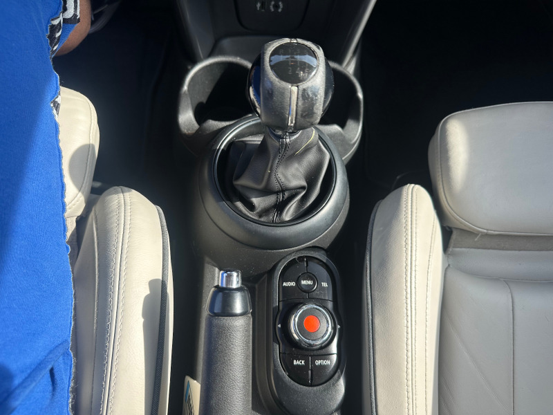 Mini Cooper One 1.6i 2015г., снимка 11 - Автомобили и джипове - 46129310