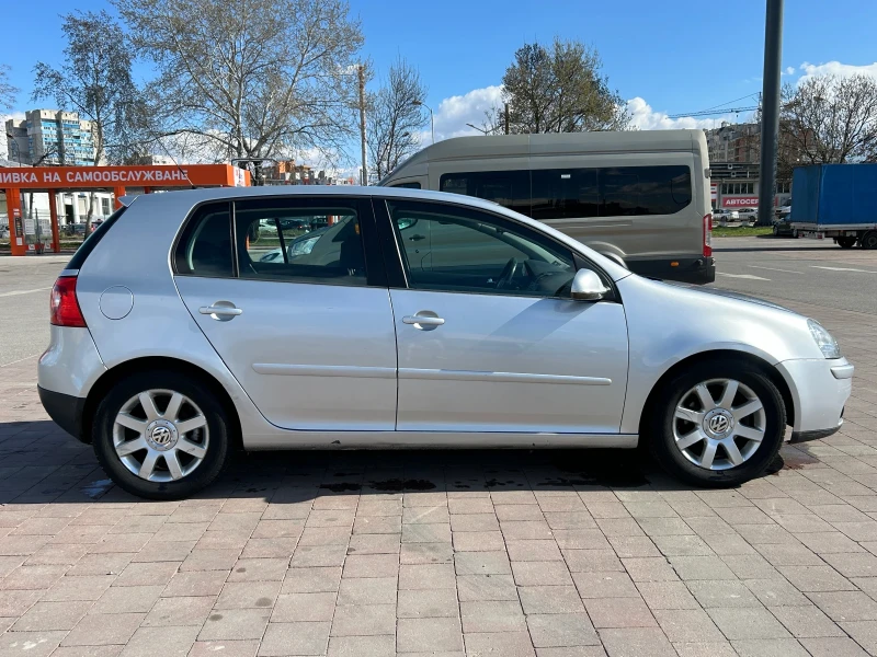 VW Golf 1.6, снимка 6 - Автомобили и джипове - 47356528