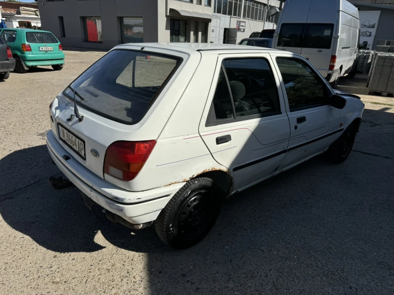 Ford Fiesta 1.8, снимка 3 - Автомобили и джипове - 47436534