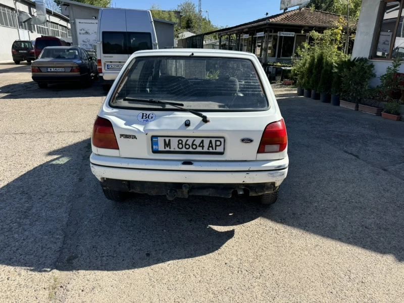 Ford Fiesta 1.8, снимка 4 - Автомобили и джипове - 47436534