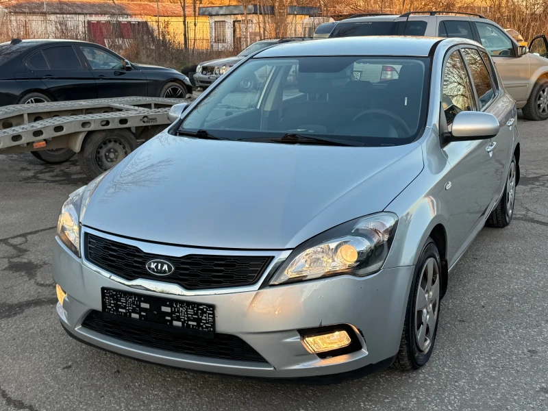 Kia Ceed, снимка 1 - Автомобили и джипове - 48409640