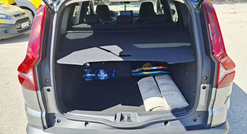 Dacia Jogger 1.0 Бензин/Газ, снимка 13 - Автомобили и джипове - 52230134