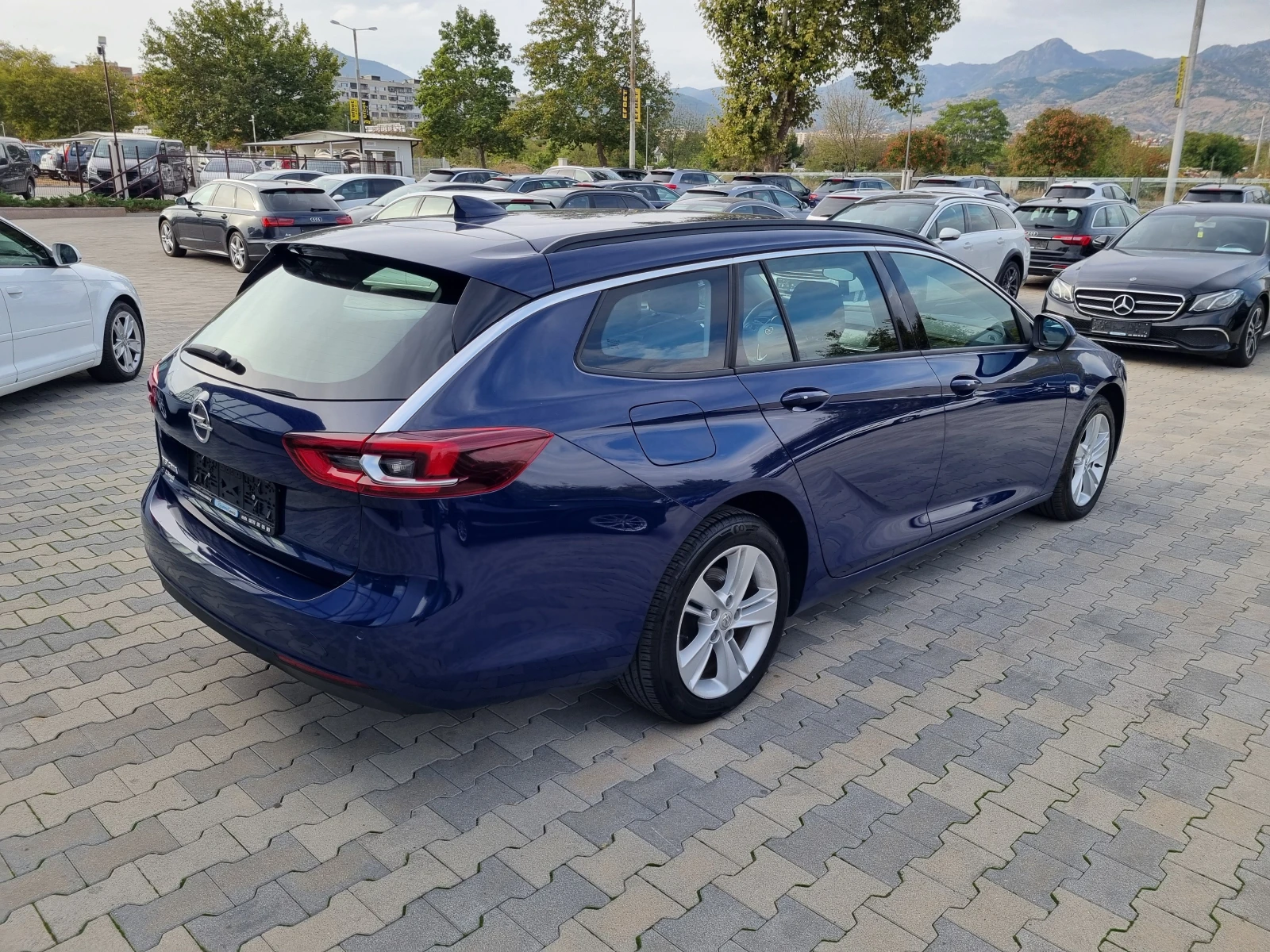 Opel Insignia 1.6CDTi-136ps АВТОМАТИК* 2018г. EURO 6C - изображение 6