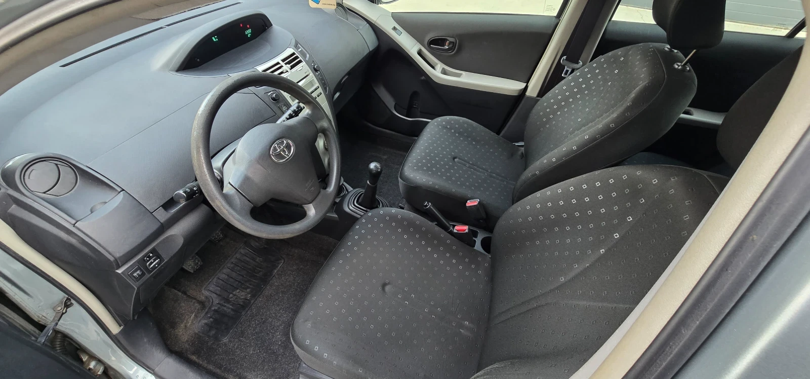 Toyota Yaris 1.4 D4D, снимка 6 - Автомобили и джипове - 50372761
