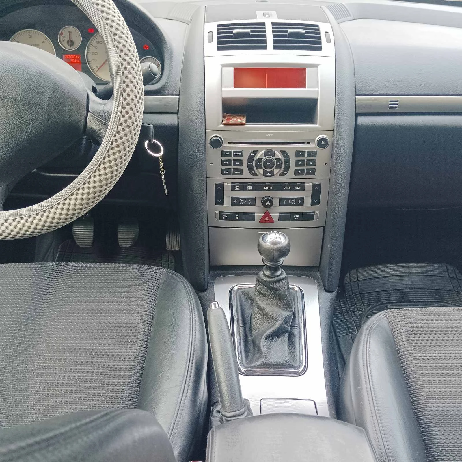 Peugeot 407 2.0HDI 136 кс КЛИМАТРОНИК РЕГИСТРИРАНО ОБСЛУЖЕНО - изображение 10