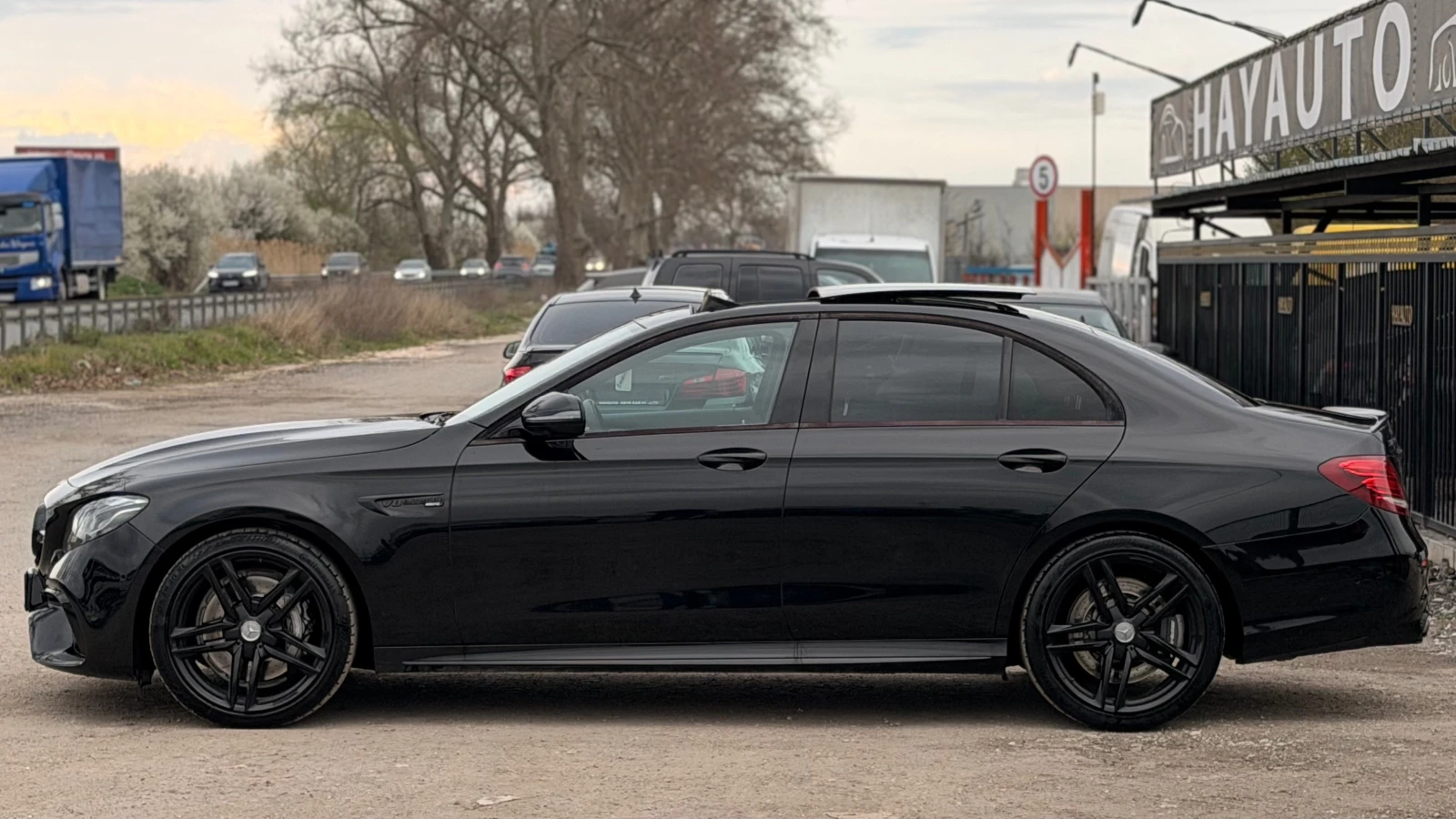 Mercedes-Benz E 63 AMG 4Matic+ = Distronic+ = Keyless Go= HUD= Panorama= , снимка 8 - Автомобили и джипове - 54045460