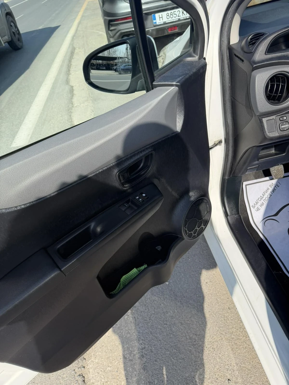 Toyota Yaris, снимка 16 - Автомобили и джипове - 54048700