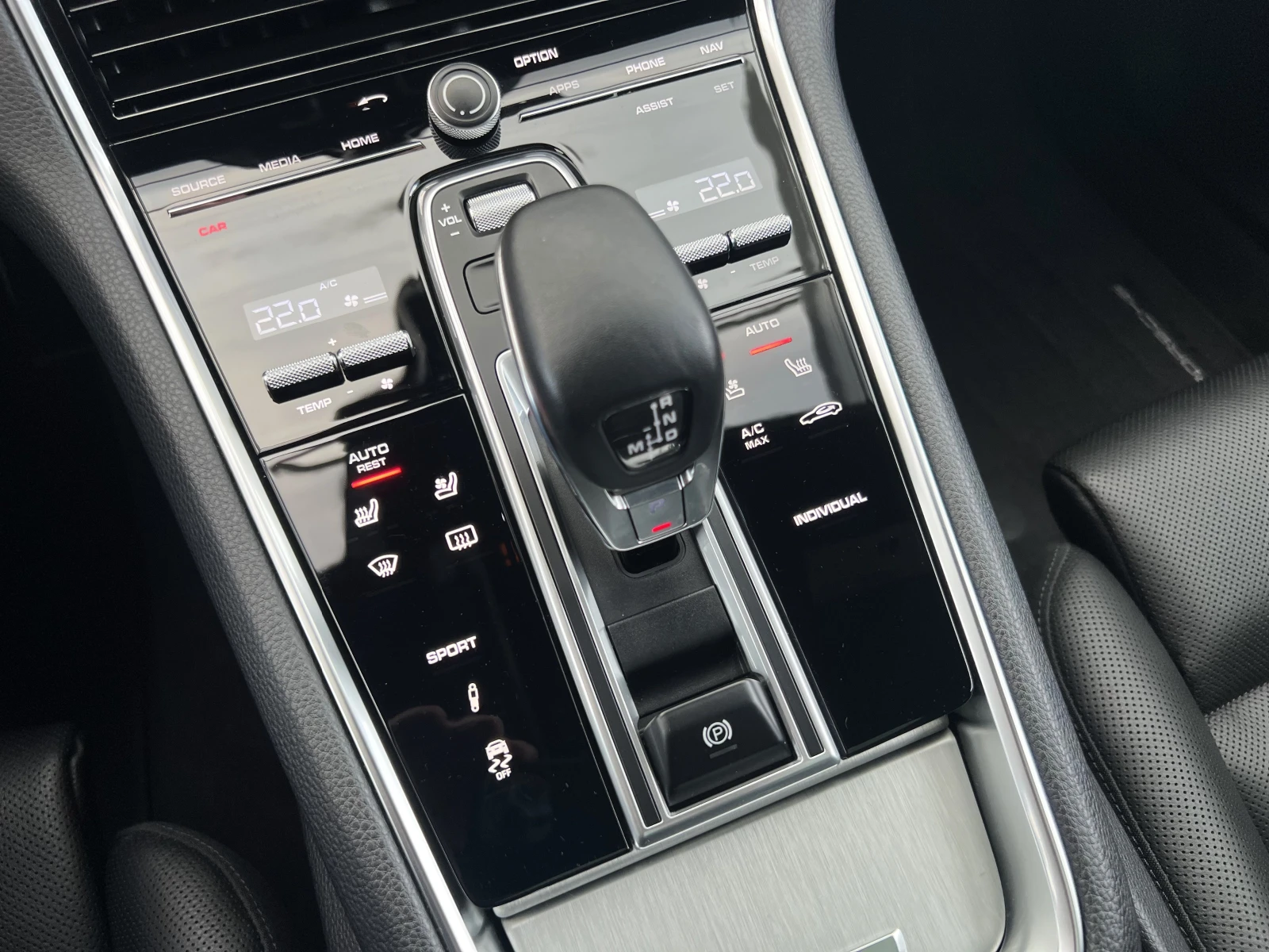Porsche Panamera 3.0 V6 / 4-МЕСТЕН / PANO / BOSE / CAMERA / LED / , снимка 13 - Автомобили и джипове - 54787300