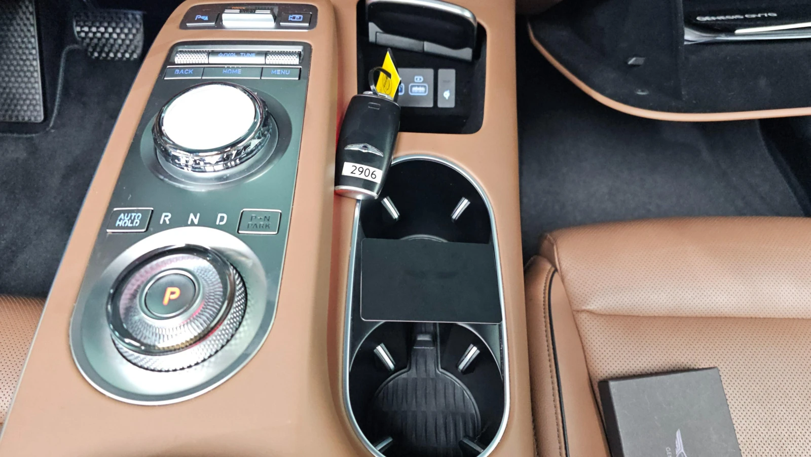 Genesis GV70 2.5T AWD* DISTRONIC* ПОДГРЕВ* ОБДУХВАНЕ* PANORAMA*, снимка 15 - Автомобили и джипове - 54878848