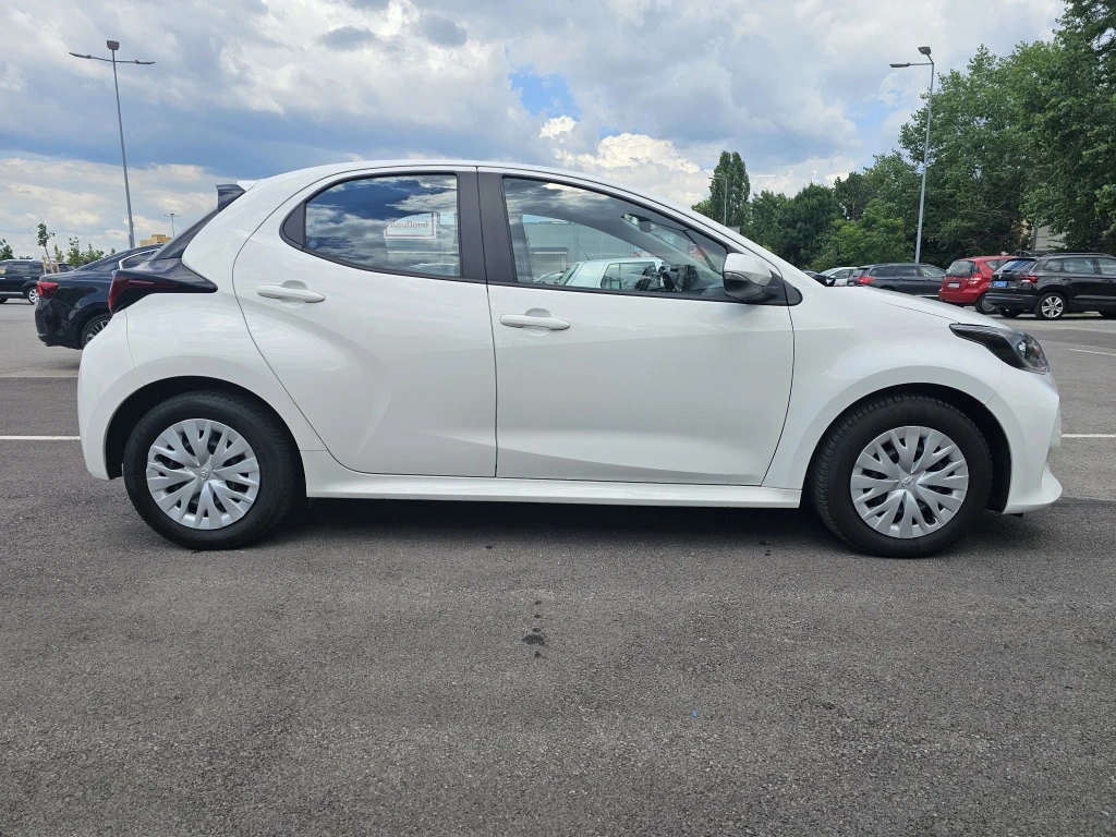 Toyota Yaris 1.5 Hybrid, снимка 6 - Автомобили и джипове - 54969529