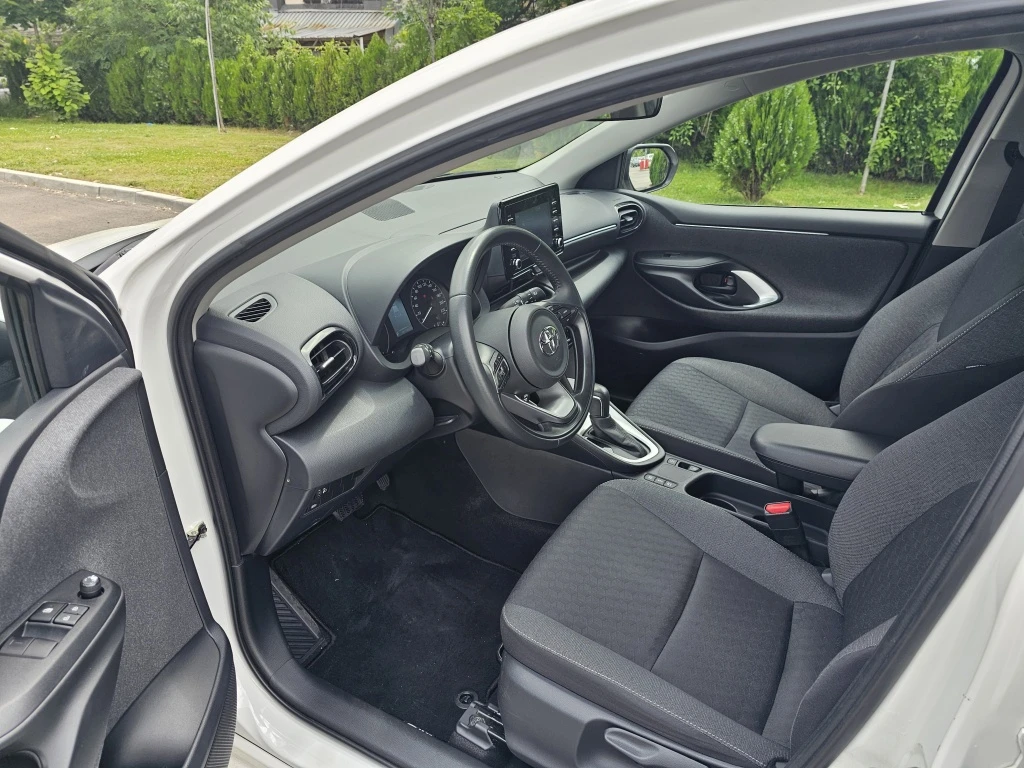 Toyota Yaris 1.5 Hybrid, снимка 9 - Автомобили и джипове - 54969529