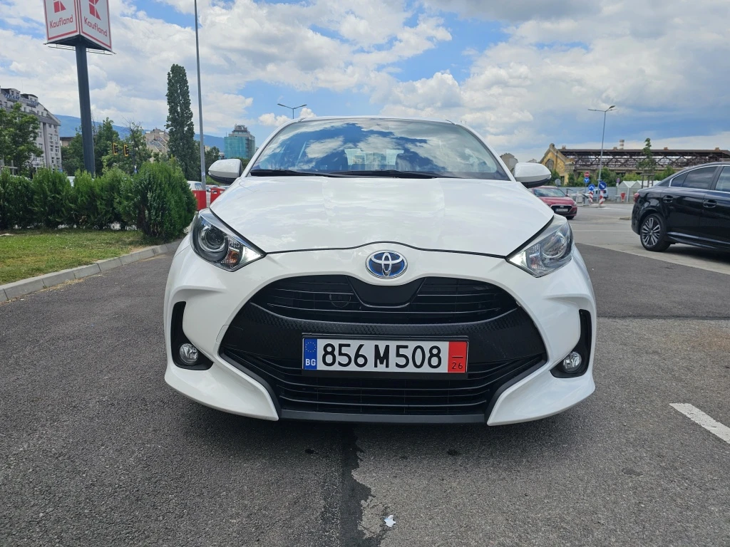 Toyota Yaris 1.5 Hybrid, снимка 8 - Автомобили и джипове - 54969529