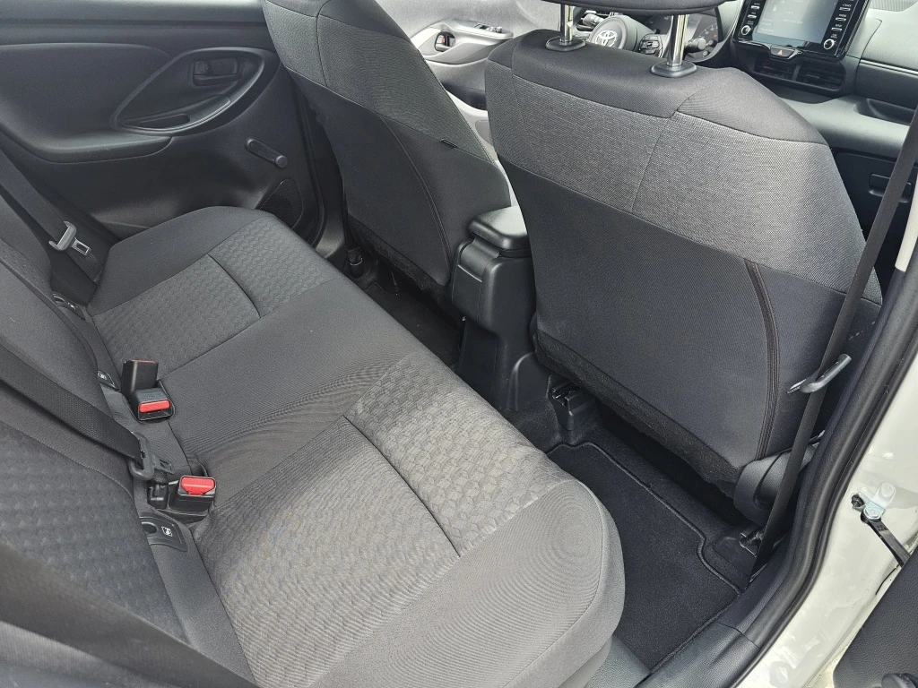 Toyota Yaris 1.5 Hybrid, снимка 11 - Автомобили и джипове - 54969529
