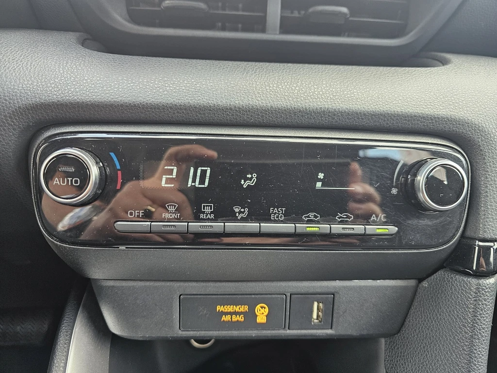 Toyota Yaris 1.5 Hybrid, снимка 16 - Автомобили и джипове - 54969529