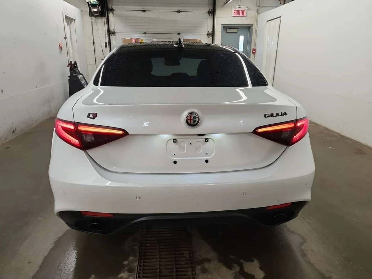 Alfa Romeo Giulia * TI SPORT CARBON * CARFAX * ПАНО * 2 КЛЮЧ, снимка 17 - Автомобили и джипове - 55049619