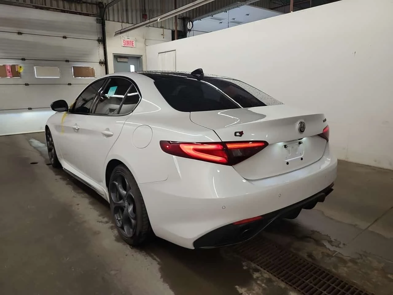 Alfa Romeo Giulia * TI SPORT CARBON * CARFAX * ПАНО * 2 КЛЮЧ, снимка 4 - Автомобили и джипове - 55049619