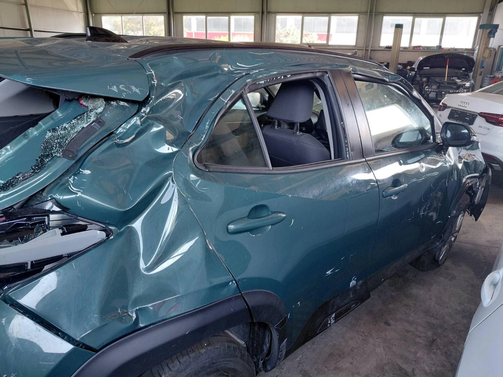 Toyota Yaris Cross 1.5HYBRID 8500km, снимка 5 - Автомобили и джипове - 55094036